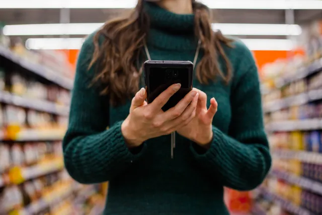 Aplikacje sklepowe - Biedronka, Lidl, Carrefour, Auchan, Żabka, Dino. Krótkie porównanie. Za i przeciw